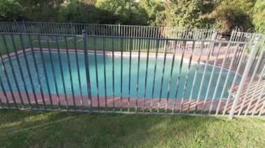 Havuz güvenlik çit