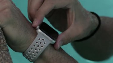 Watch kullanarak yüzücü