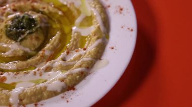 Humus beyaz tabak