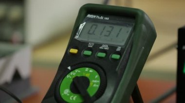 Elektrik voltmetre'nın dijital ekran