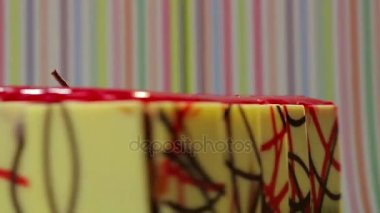 pasta yanında çikolata plakalı