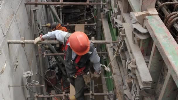 Trabajadores de la construcción — Vídeo de stock