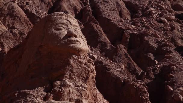 Wüstenfelsen-Skulptur — Stockvideo