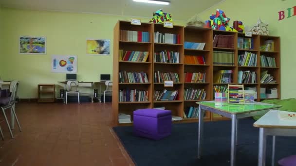 Biblioteca infantil vacía — Vídeo de stock