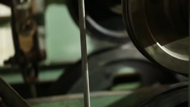 Bir fabrikada iş makinesi — Stok video