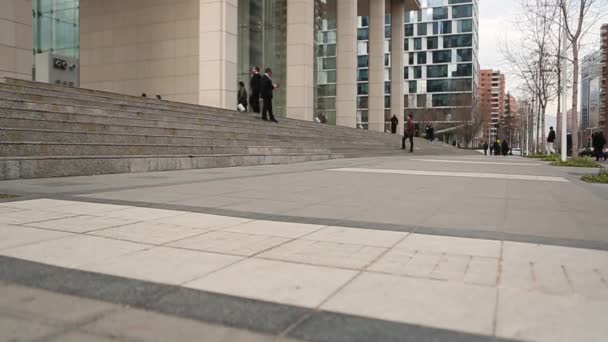 Edificio escaleras de entrada — Vídeo de stock