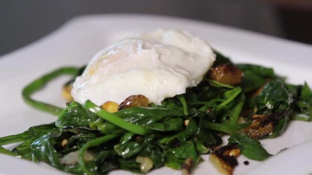 Greens and egg on plate — Stock Video