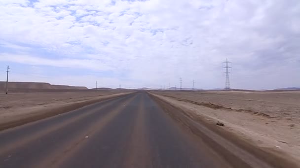 Desert road i góry — Wideo stockowe