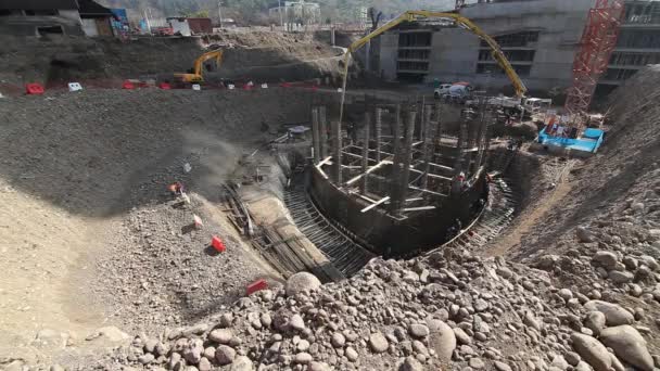 Construction site workers — Stock Video