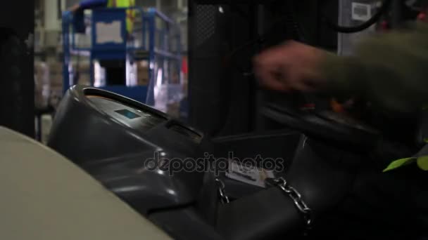 機械のレバーをクランキング — ストック動画