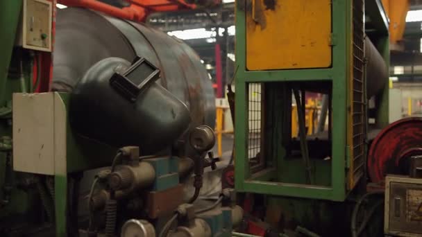 용접 헬멧 워크샵 또는 공장 내부 — 비디오