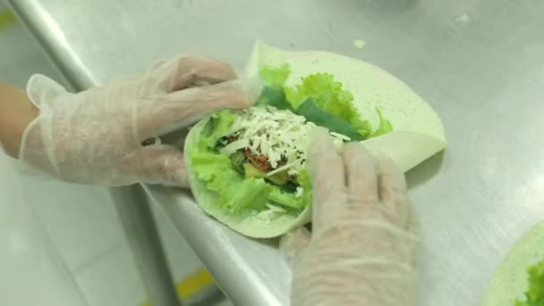 Close up van wrap sandwich — Stockvideo
