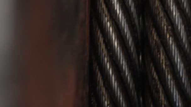 câble en acier sur une bobine 