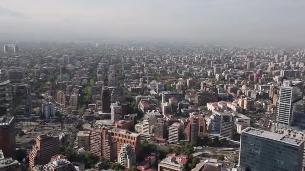 Gebäude und Straßen der Stadt santiago — Stockvideo