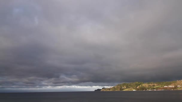 Amplio plano de la bahía del océano — Vídeos de Stock