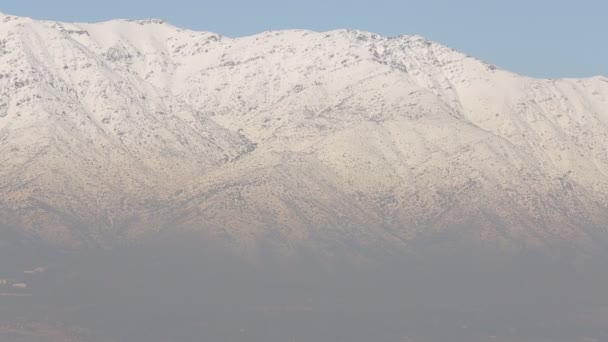 Città con montagne e fiori — Video Stock