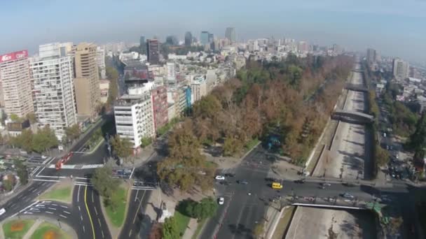 De straten van de stad van het centrum van Santiago — Stockvideo