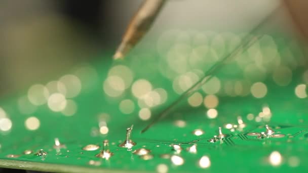 transistors et câbles à bord 