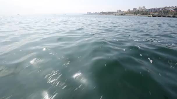 Ondas oceánicas cerca — Vídeo de stock