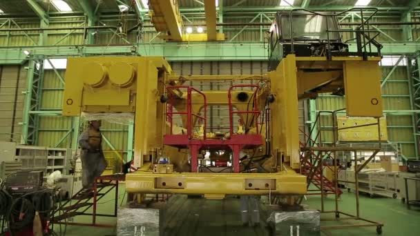 Široký záběr na těžkých strojů — Stock video