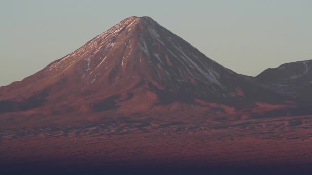 Lago en el desierto de Atacama — Vídeo de stock