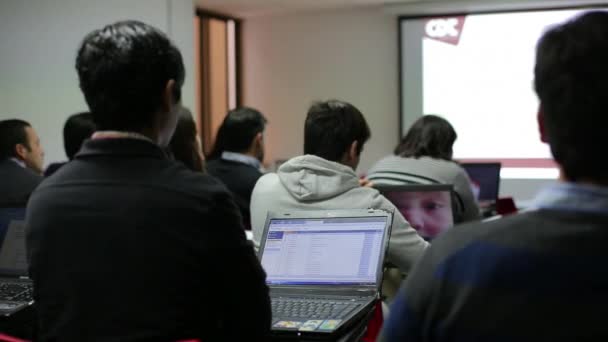 Parte posterior de la clase universitaria — Vídeo de stock