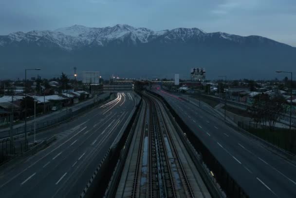 Πολυσύχναστο αυτοκινητόδρομο σε Σαντιάγο — Αρχείο Βίντεο