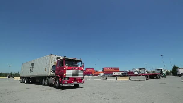 Grande camion rosso — Video Stock