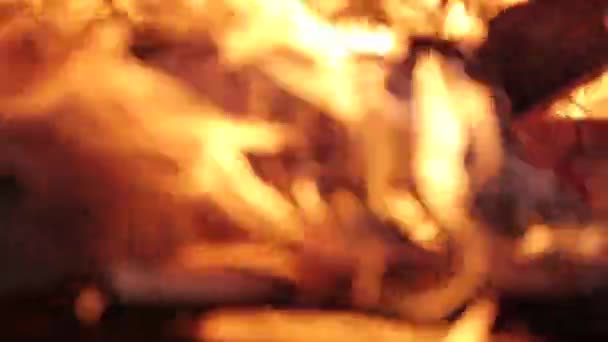 对夜空的火焰 — 图库视频影像
