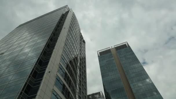 Edificio de negocios moderno — Vídeo de stock