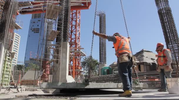 Werknemers in de bouw website — Stockvideo