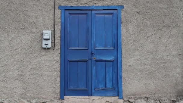 Porte bleue de la maison de campagne — Video