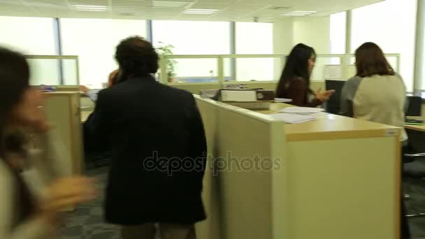 Drukke bureau op het werk — Stockvideo