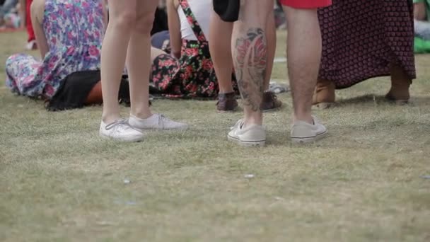 Målgrupp ben på festival — Stockvideo