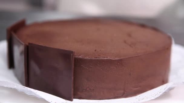 厨师装饰蛋糕 — 图库视频影像