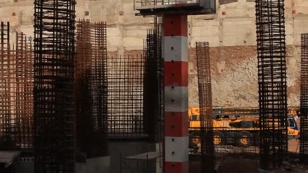 Un chantier en béton armé — Video
