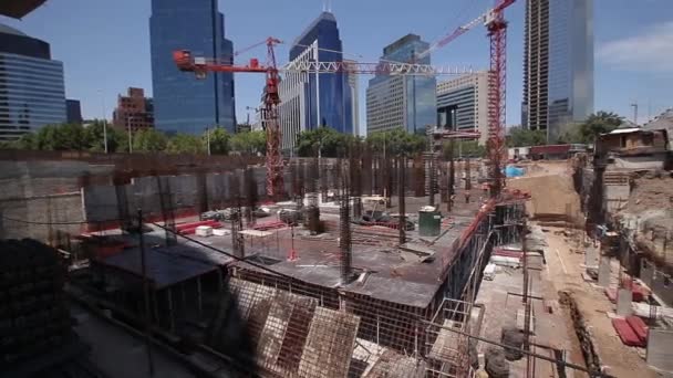 Een bouwterrein van gewapend beton — Stockvideo
