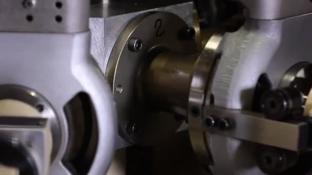 Maschine an einer Fabrikfertigungslinie. — Stockvideo
