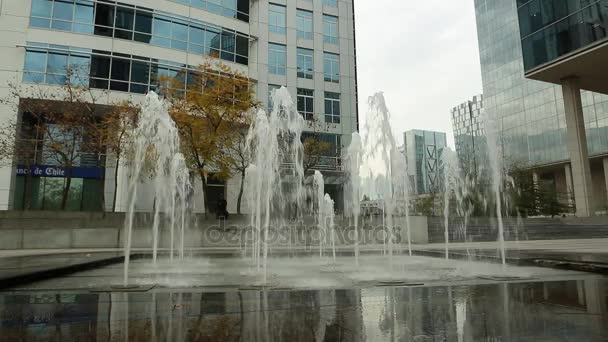 Fontaine à l'entrée du bâtiment — Video