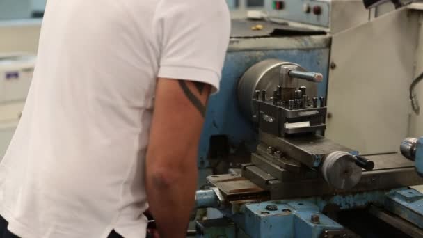 Manutenzione macchina fabbrica — Video Stock