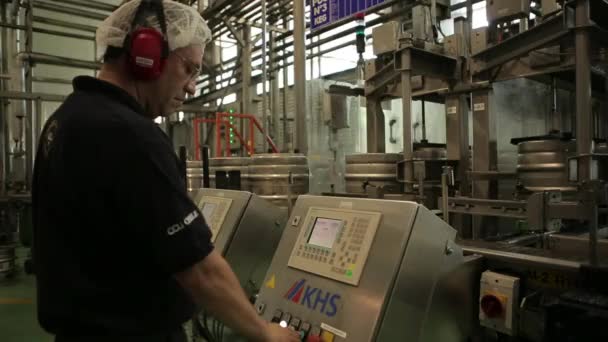 Vue d'usine de bière — Video