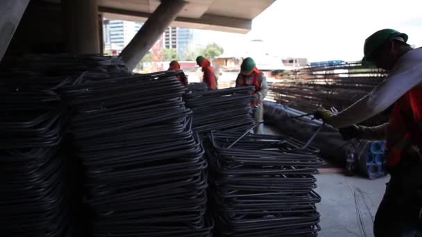 Construction site workers — Stock Video