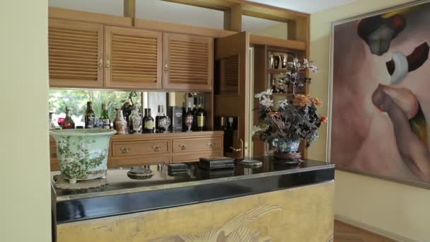 与瓶的房子酒吧 — 图库视频影像