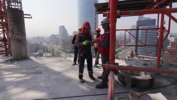 Construction site workers — Stock Video