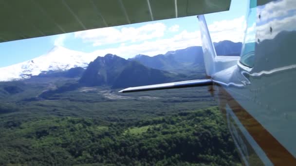 Montañas de aviones POV — Vídeos de Stock