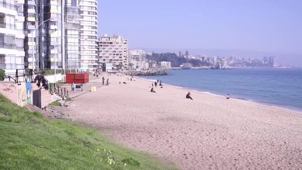 Amplia playa en Vila del mar — Vídeo de stock