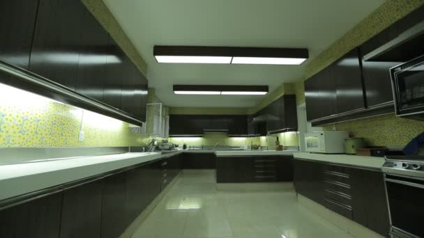 Moderne home keuken — Stockvideo