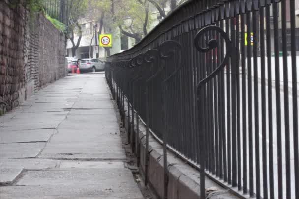 City sidewalk view — Stock Video