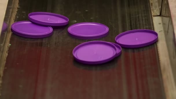 couvercles en plastique violet  