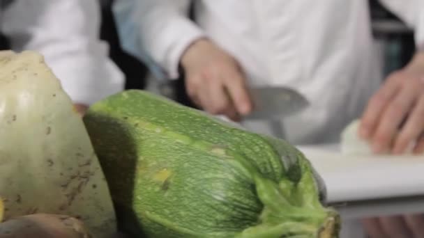 Taglio dello chef Verdure — Video Stock